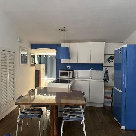 Appartamento La Casa Di Chiara Porto Azzurro Exterior foto