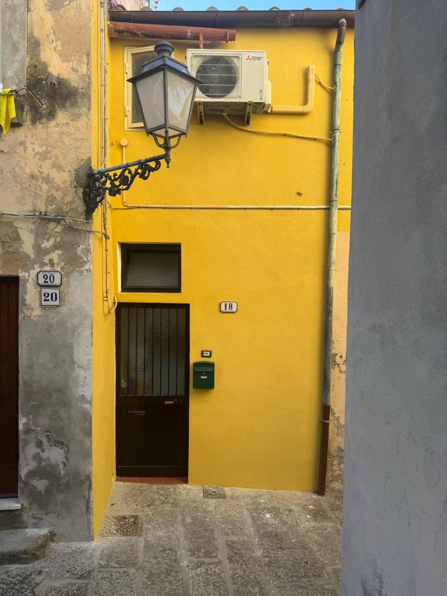 Appartamento La Casa Di Chiara Porto Azzurro Exterior foto